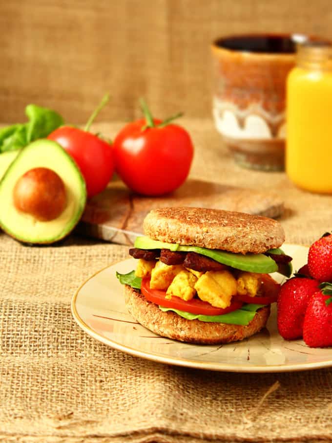 How to Make a Vegan Breakfast Sandwich for Less than $3 - ilovevegan.com/how-to-make-a-vegan-breakfast-sandwich/ - #vegan #breakfast #sandwich #recipe