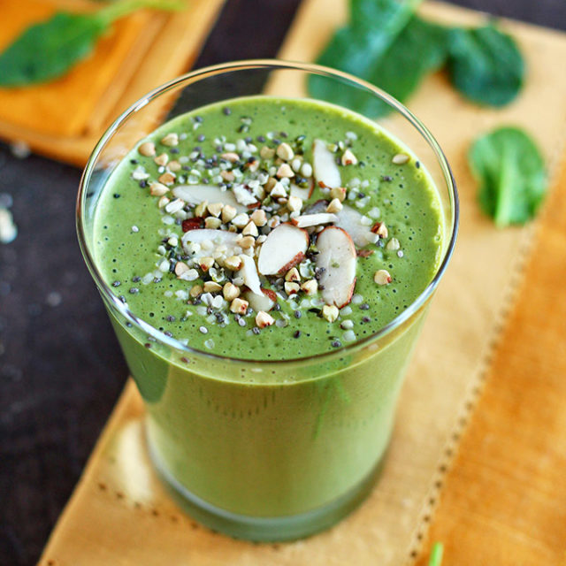 The Best Green Smoothie - Light, mild, and creamy, this sweet green smoothie is perfect for everyone (especially if you're scared of drinking green things!) - ilovevegan.com #smoothie #greensmoothie #vegan